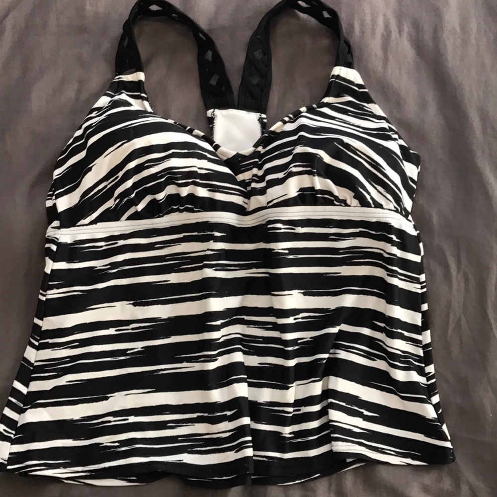 BLACK AND WHITE TANKINI